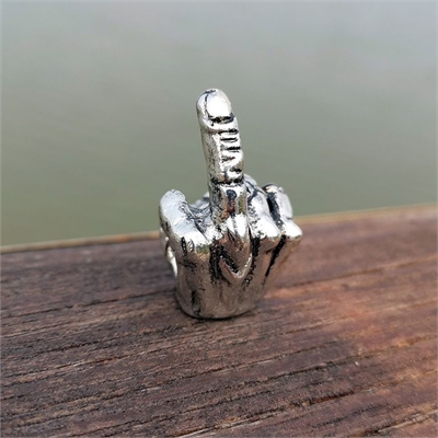 Бусина для темляка Поднятый средний палец (F..ck) 126872 - фото 1330141