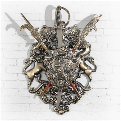 Геральдика Лев на щите и две шпаги на панно 25см. 296792 - фото 1355232