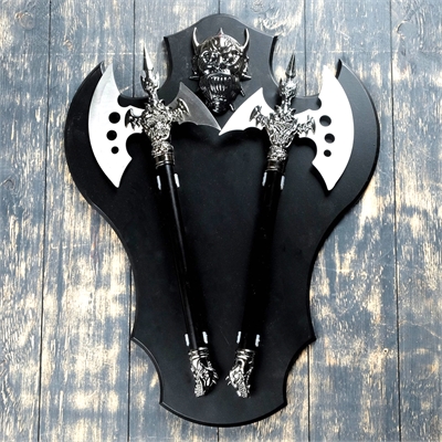 Панно (Геральдика) на стену Демон и два топора 55см 272097 - фото 1357305